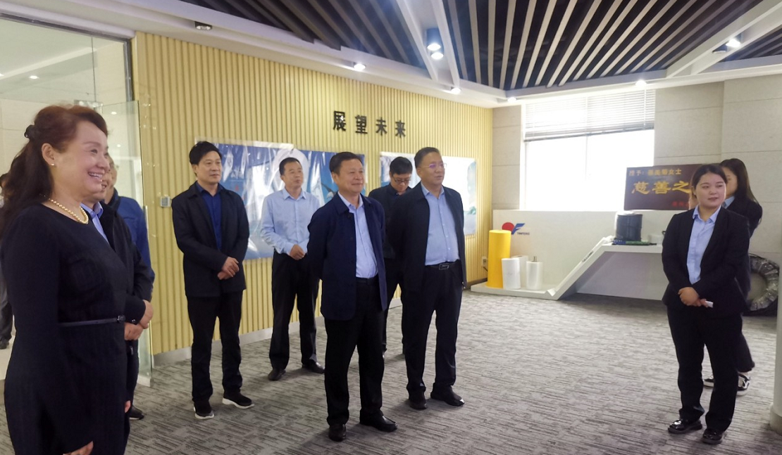 河南省科技厅副厅长陈志强一行莅临摩登6塑料指导工作